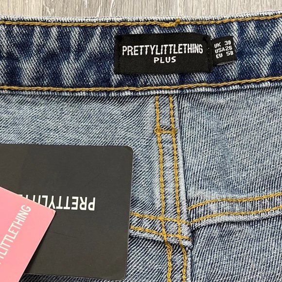 PrettyLittleThing Distressed Jeans - New - Size 26 - Picture 4 of 4